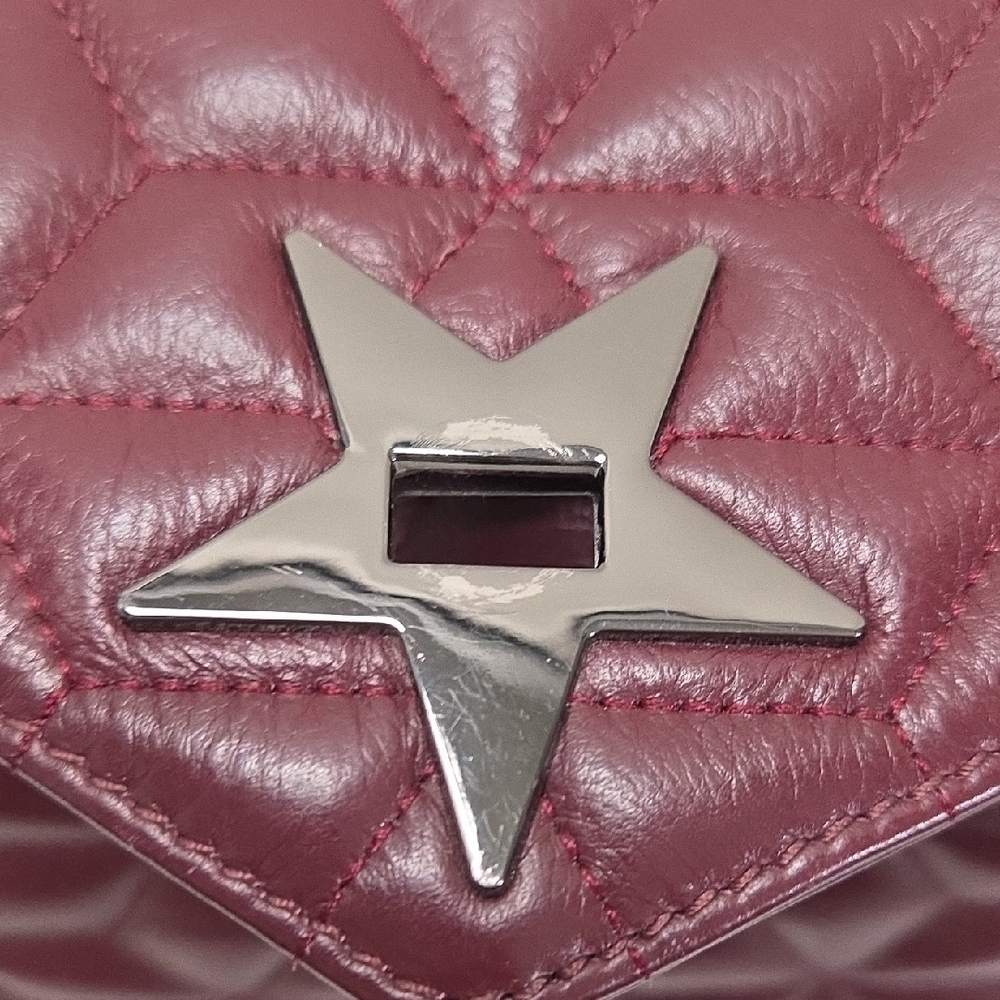 Chic Quilted Shoulder Bag in Rich Burgundy - Picture 6 of 8